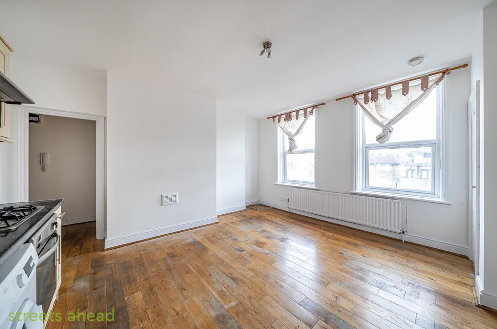 Property photo 2 of 13 170Ef42c-Fc7c-433...