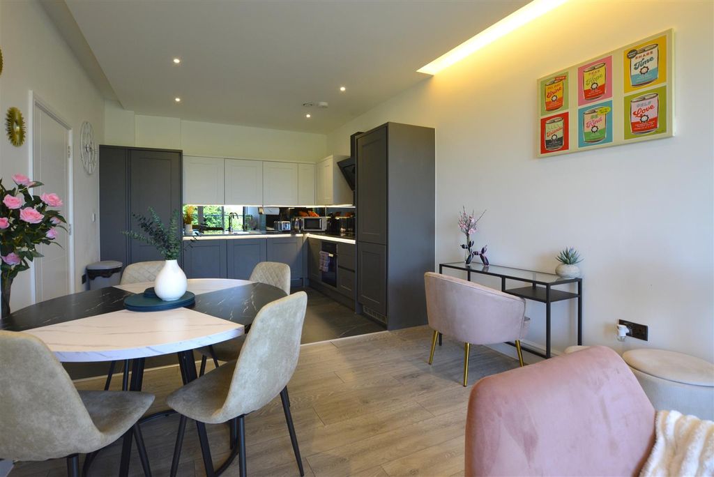 Property photo 2 of 10 Dining.Jpg