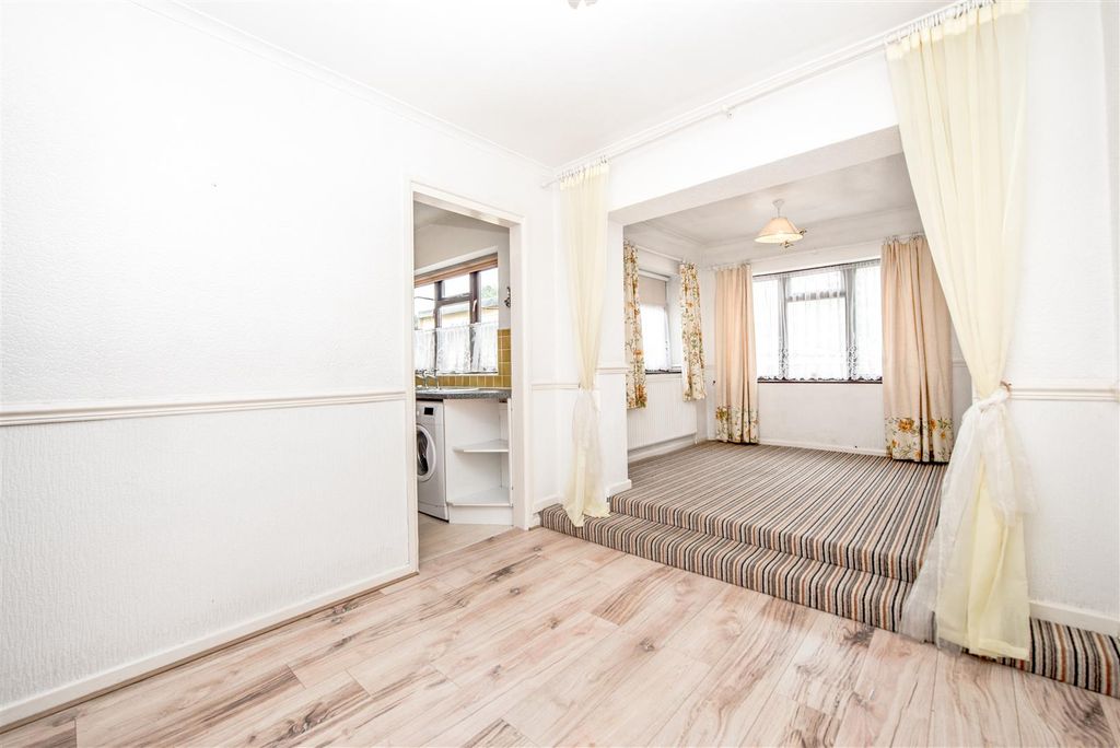 Property photo 3 of 34 Dining Room: