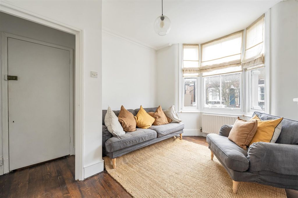 Property photo 2 of 16 Mabley Street, E9