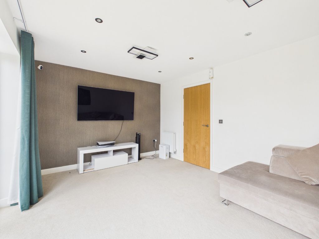 Property photo 3 of 16 4802637