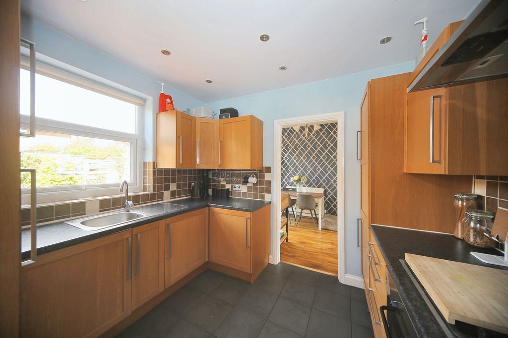 Property photo 3 of 27