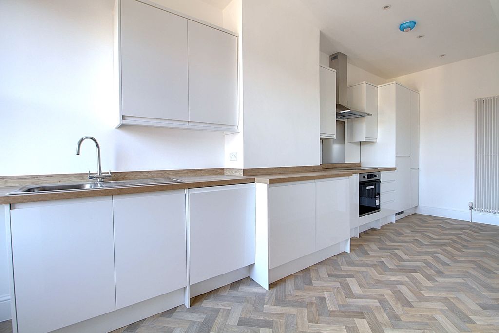 Property photo 3 of 11 Kitchen 2