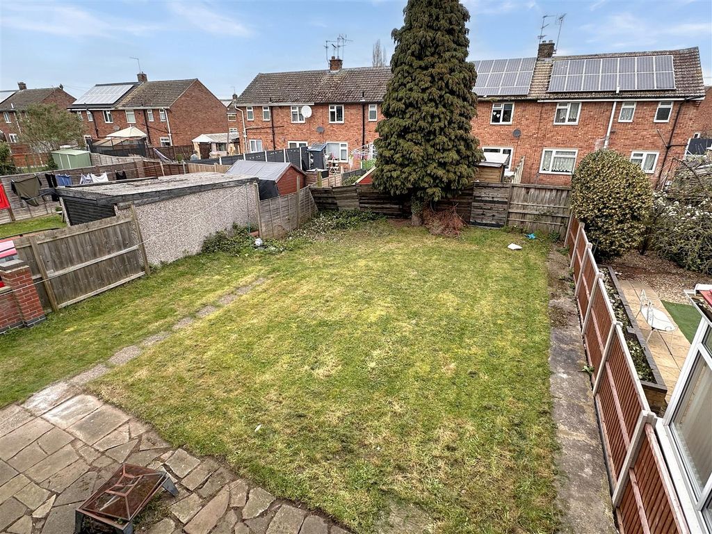 Property photo 3 of 15 Generous Rear Garden 219