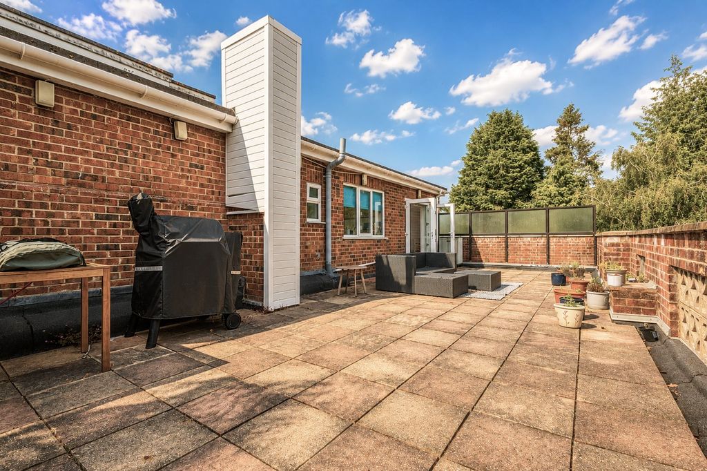 Property photo 2 of 20 Private Roof Terrace