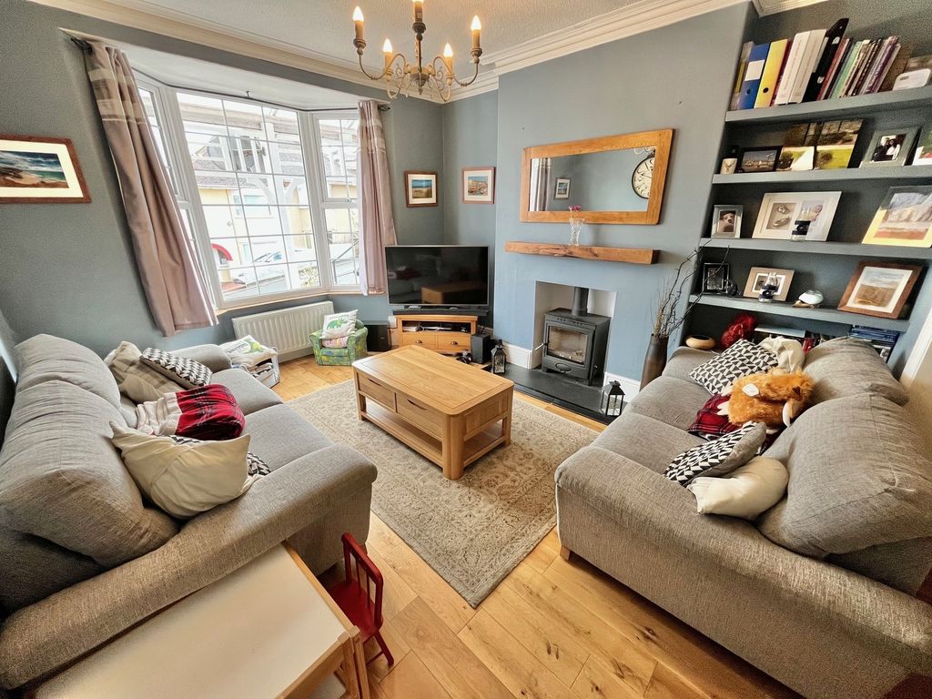 Property photo 2 of 19