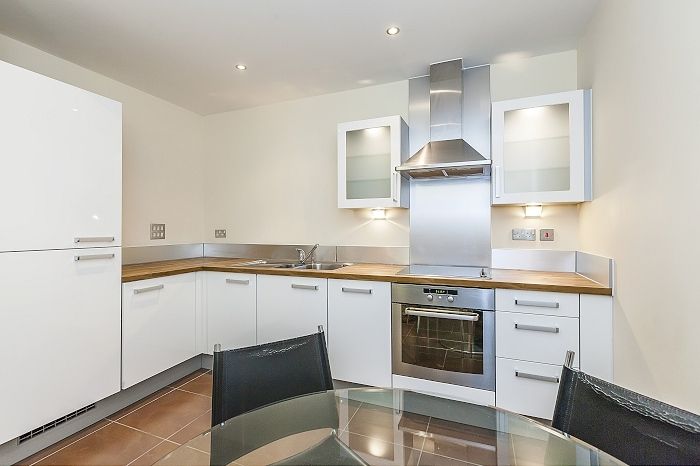 Property photo 3 of 10 Kitchen (2)