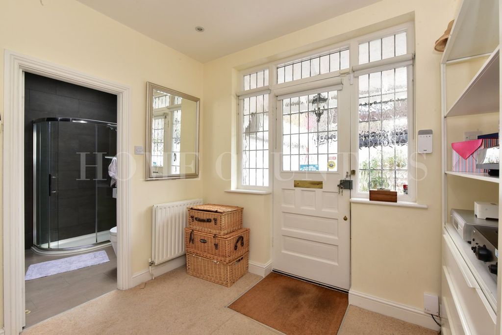 Property photo 2 of 30