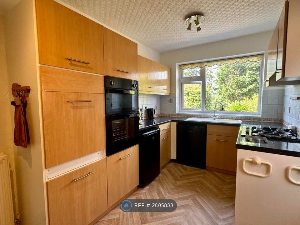 Property photo 3 of 9 Dining Kitchen