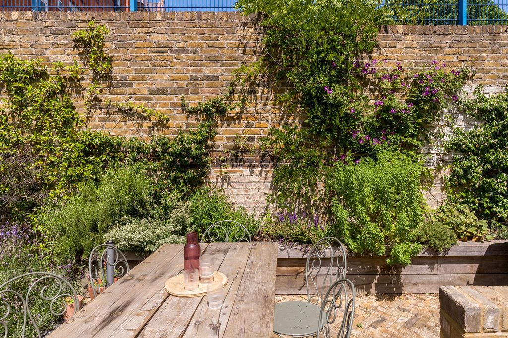 Property photo 3 of 41