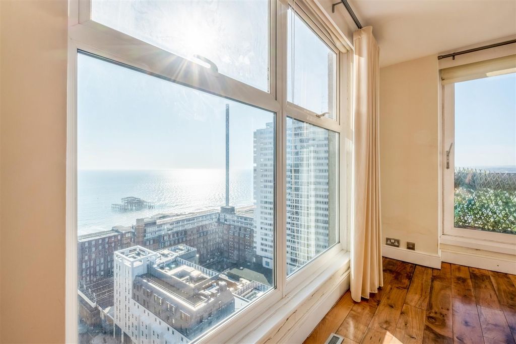 Property photo 3 of 22 65 Chartwell Court_24.Jpg