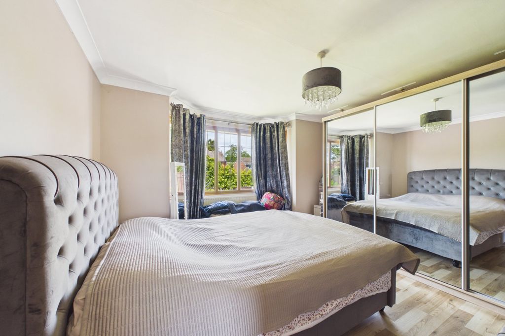 Additional image 18 of 6 bed detached house for saleBeehive Lane, Binfield, Bracknell, Berkshire RG12