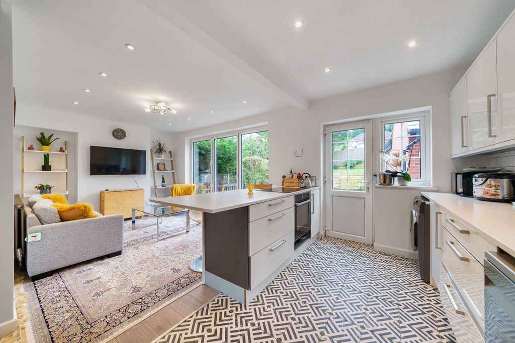 Property photo 3 of 19