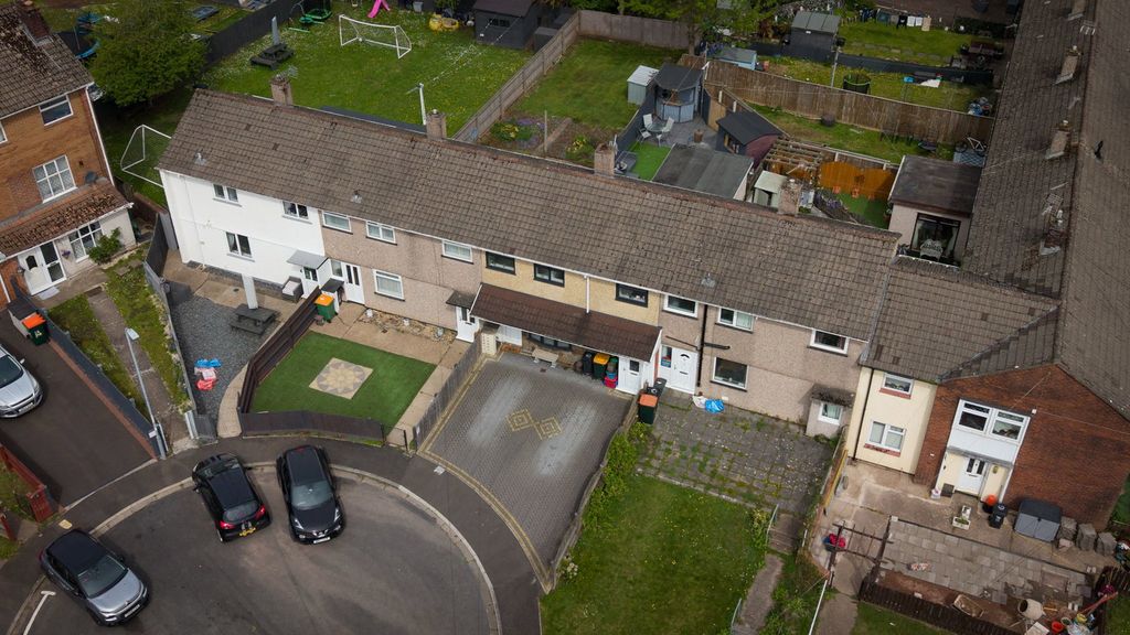 Property photo 2 of 28