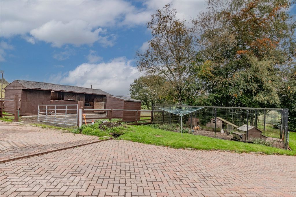 Property photo 3 of 35 Rams Clough