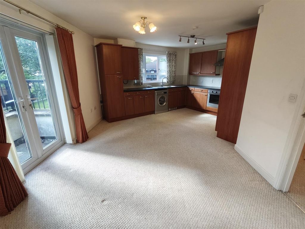 Property photo 2 of 11 Dining / Kitchen