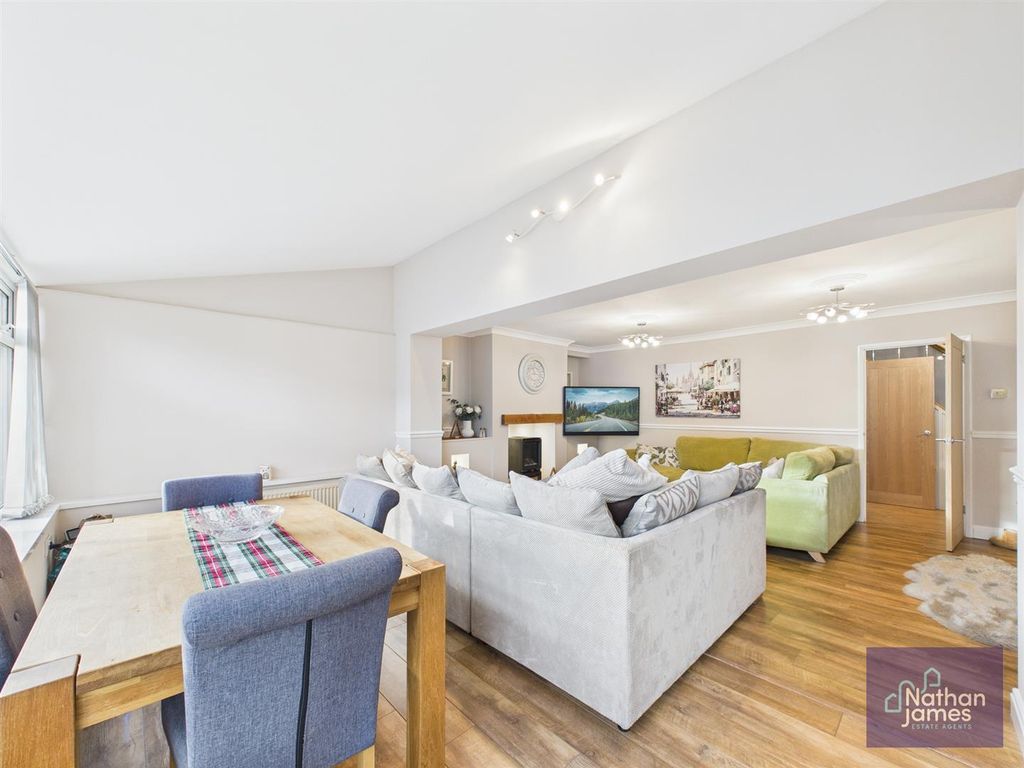 Property photo 2 of 20 Lounge/ Diner