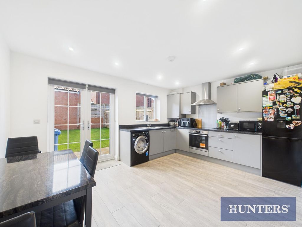 Property photo 2 of 17 Kitchen