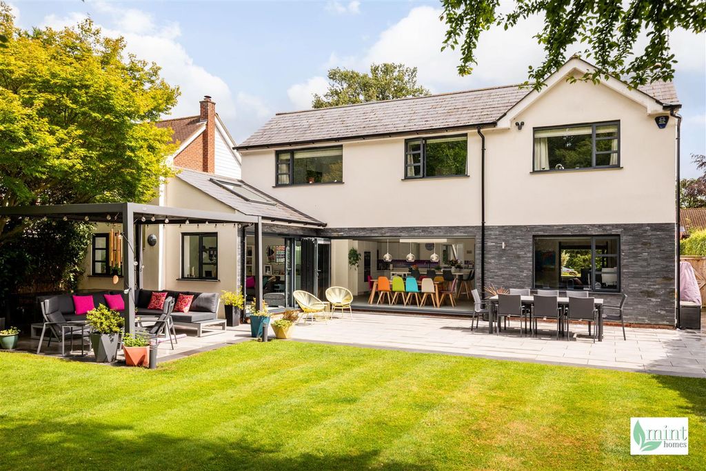 Property photo 1 of 39 Dartnell Park Road - Watermark-11.Jpg