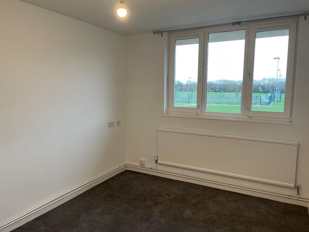 Property photo 2 of 5 Living Room