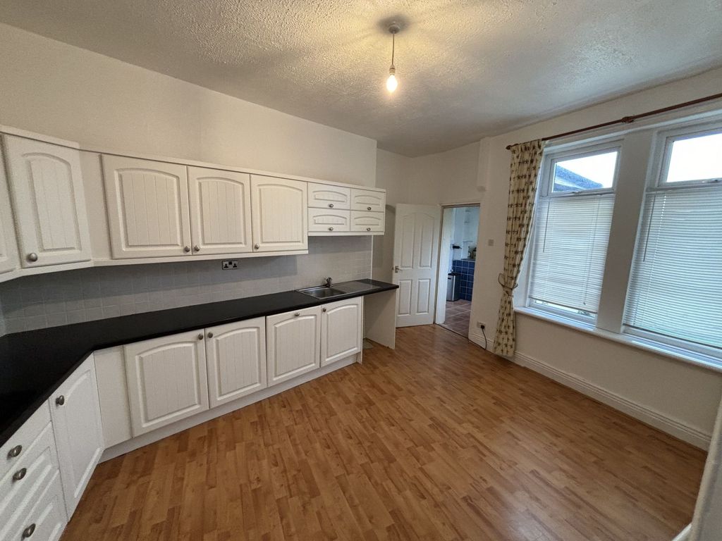 Property photo 3 of 8 Bright And Clean Kitchen Featuring A Generous Amou...