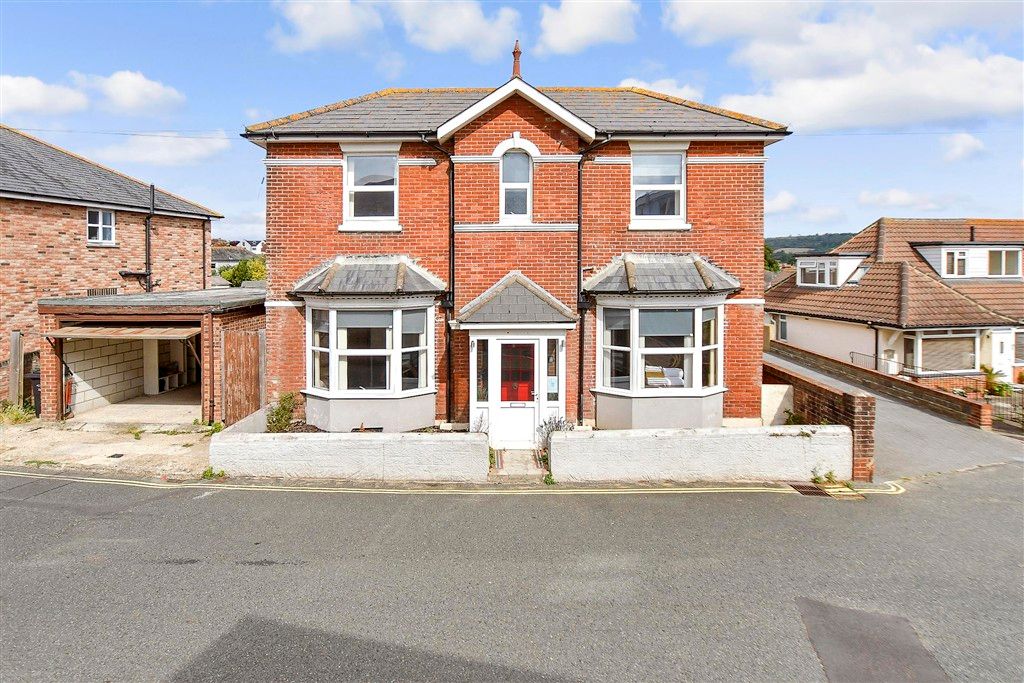 Property photo 2 of 12 Front Aspect