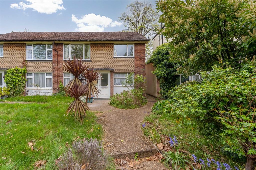 Property photo 3 of 11 2 Ravenswood Gardens, Isleworth Tw7 4Jg-10.Jpg