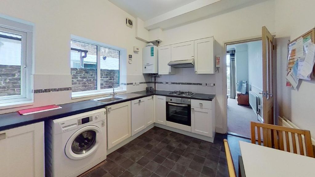 Property photo 2 of 14 28-Francis-Avenue-Kitchen.Jpg