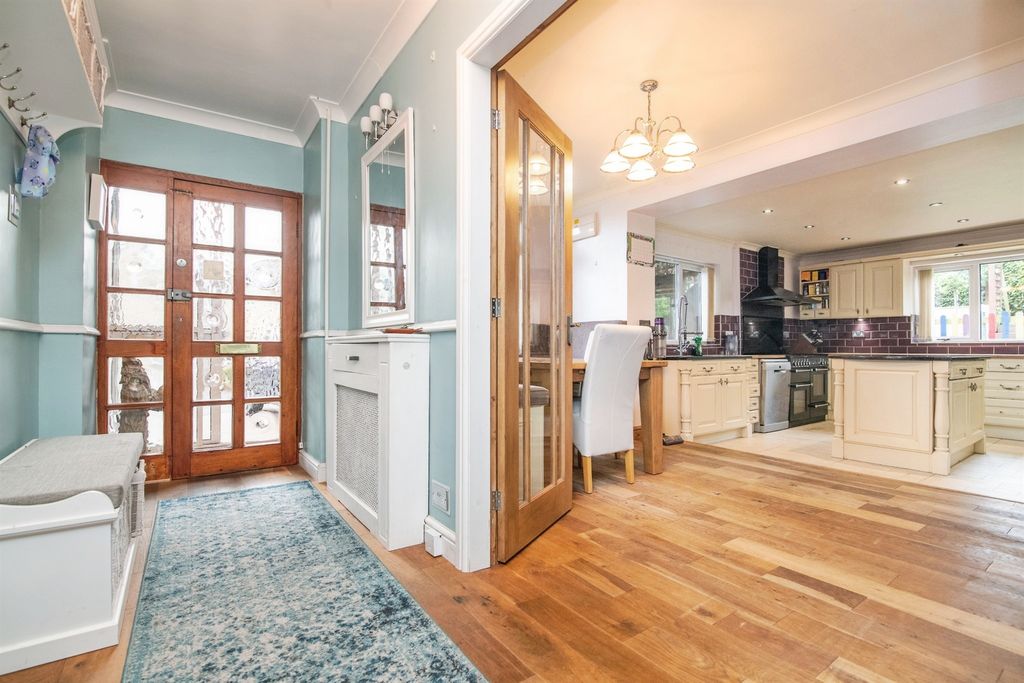 Property photo 3 of 34