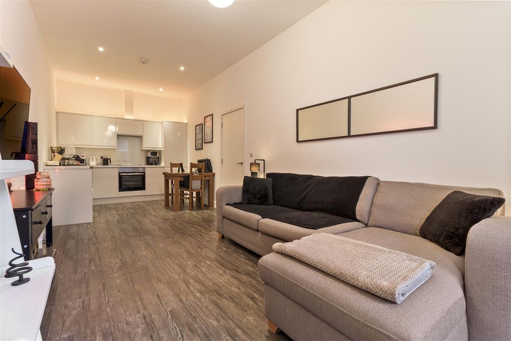 Property photo 2 of 14 3 Skyline-004.Jpg