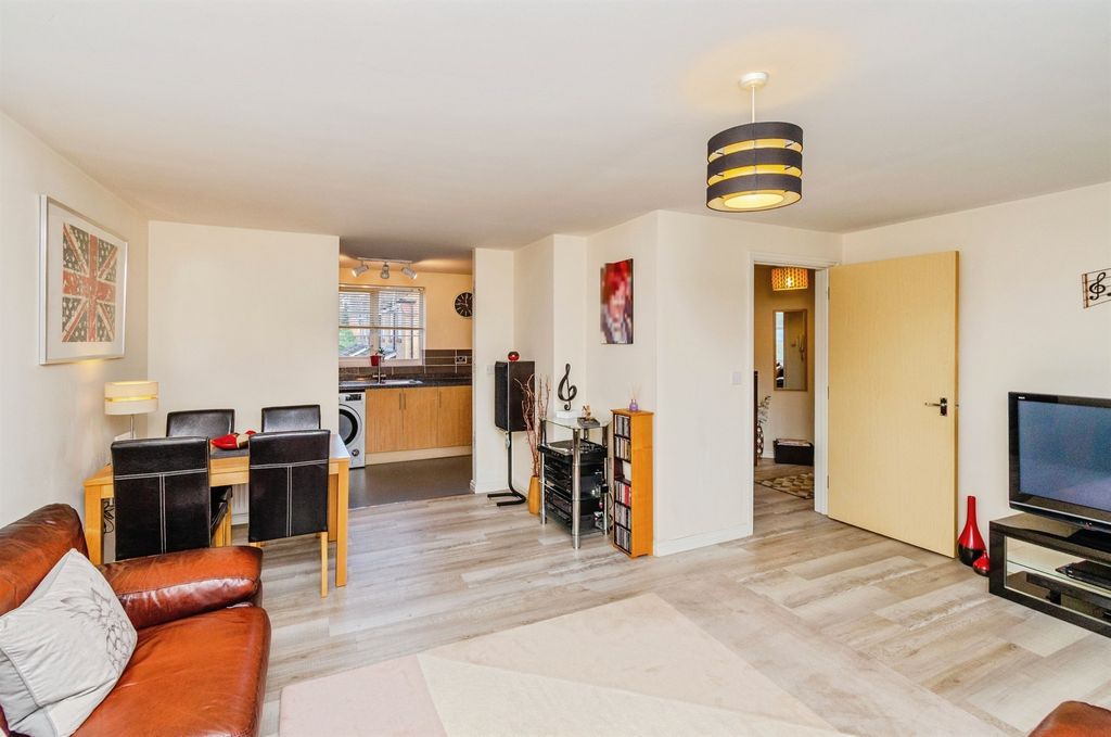Property photo 2 of 17