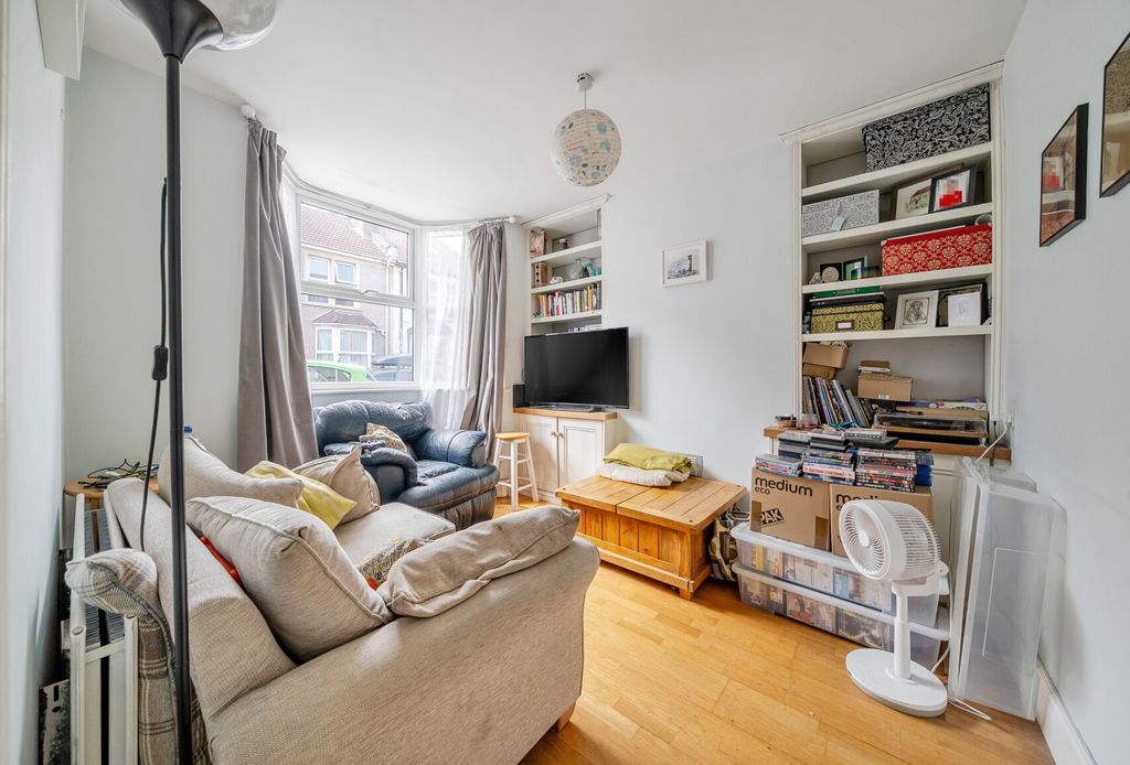Property photo 2 of 11 1341937-1-68A31F6...