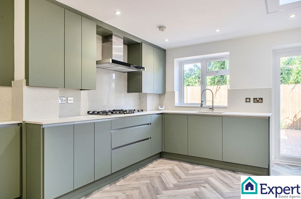 Property photo 2 of 22 5F342Ca9-A0Ec-4Ebc-9E18-73B4020F7c9d