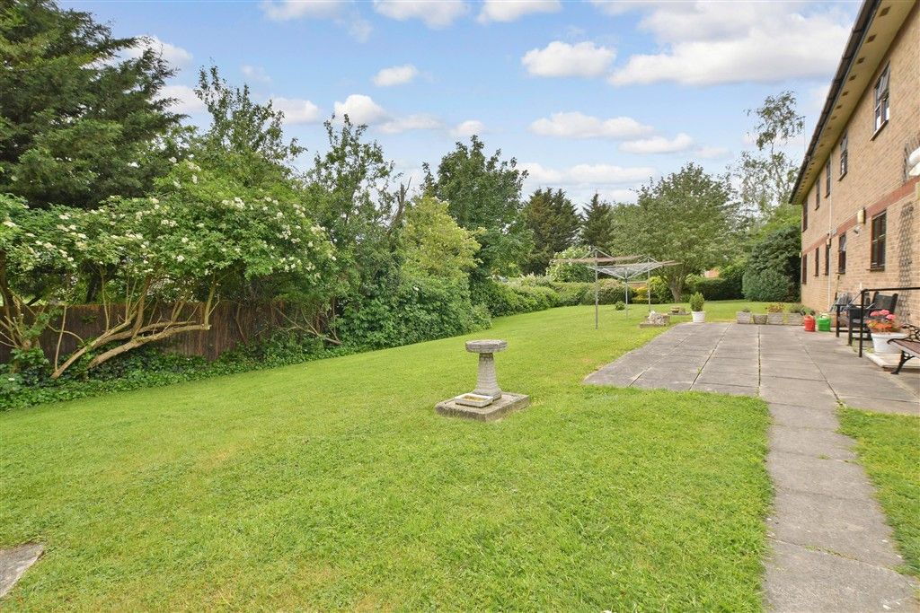 Property photo 1 of 13 Communal Gardens
