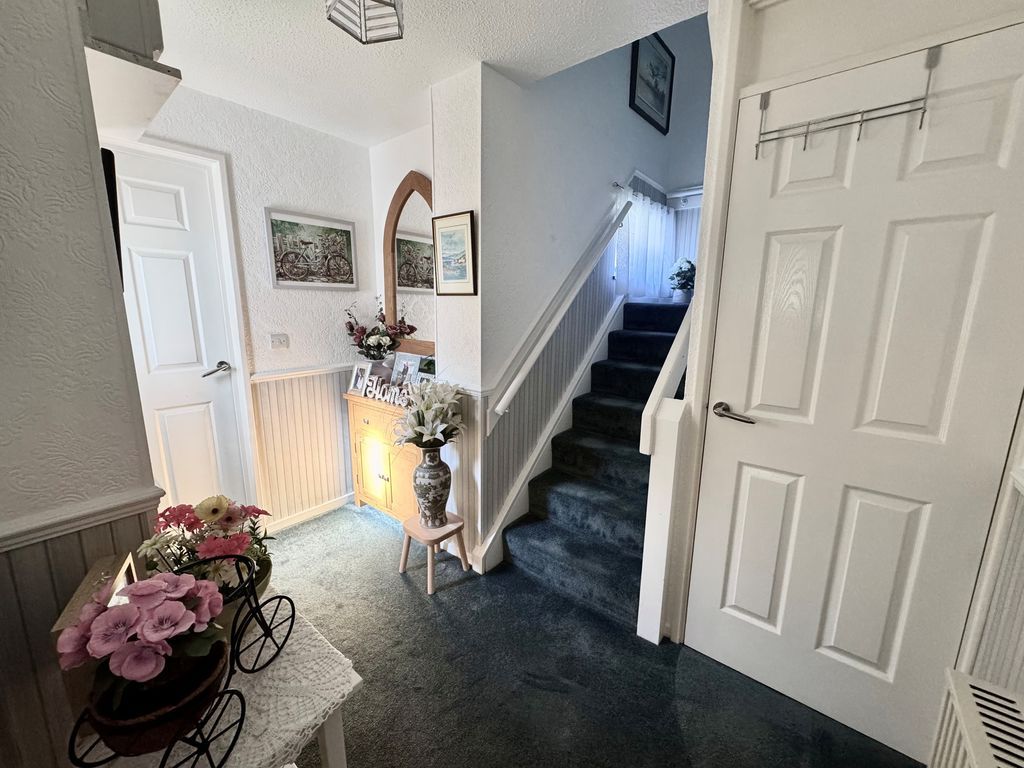 Property photo 3 of 12 Photo 7