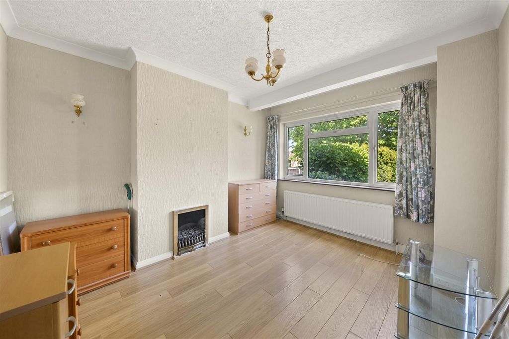 Property photo 2 of 16 1
