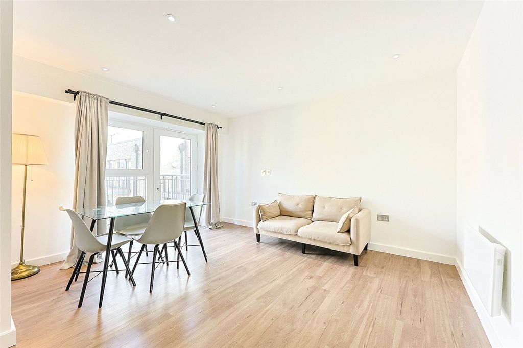 Property photo 2 of 17 Picture No. 02