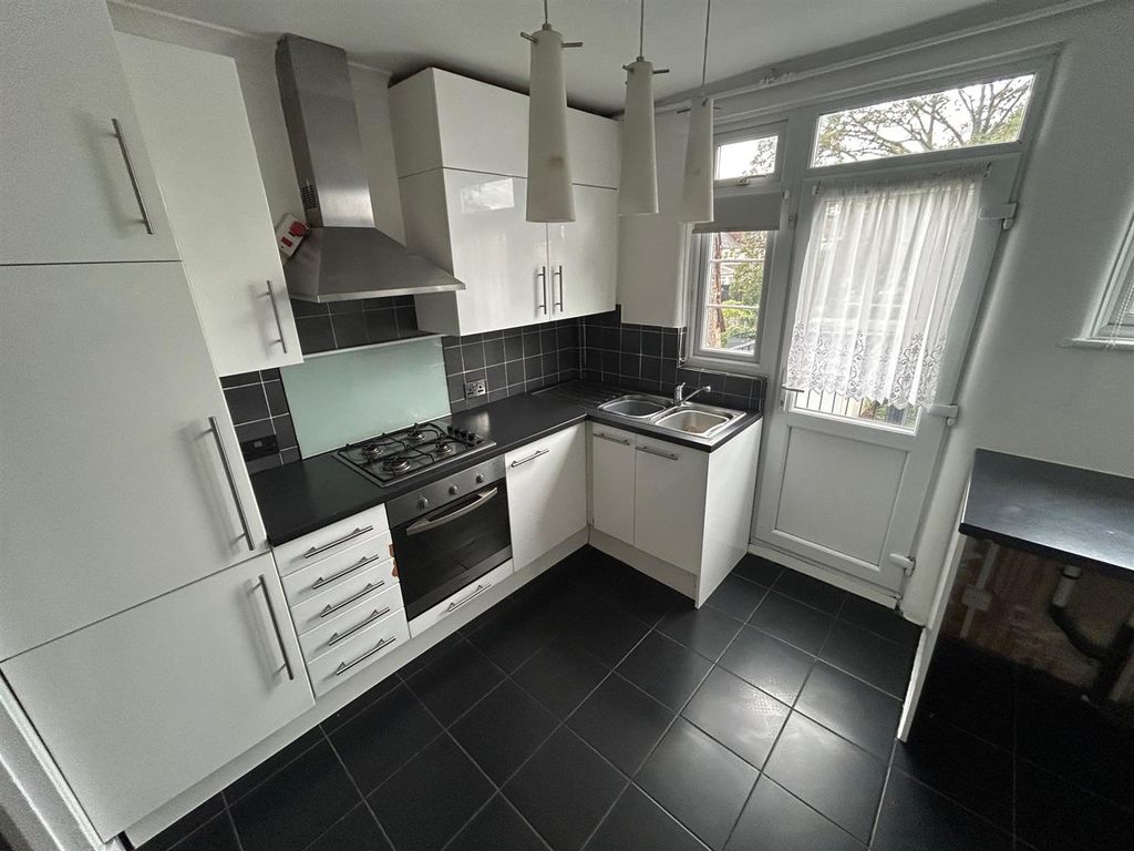 Property photo 2 of 10 Kitchen 2.Jpg