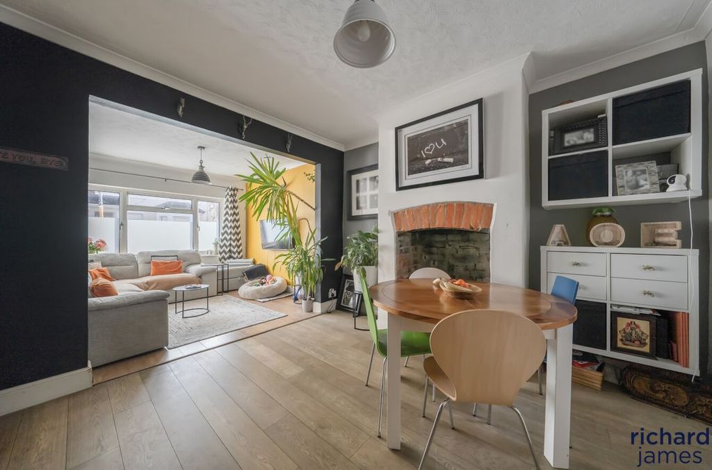 Property photo 3 of 18 920634933Ef14Fa6842B797079B82223