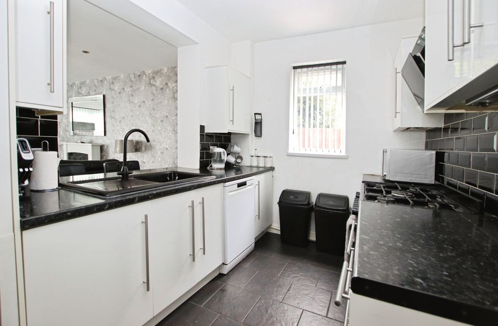 Property photo 2 of 27 4267872