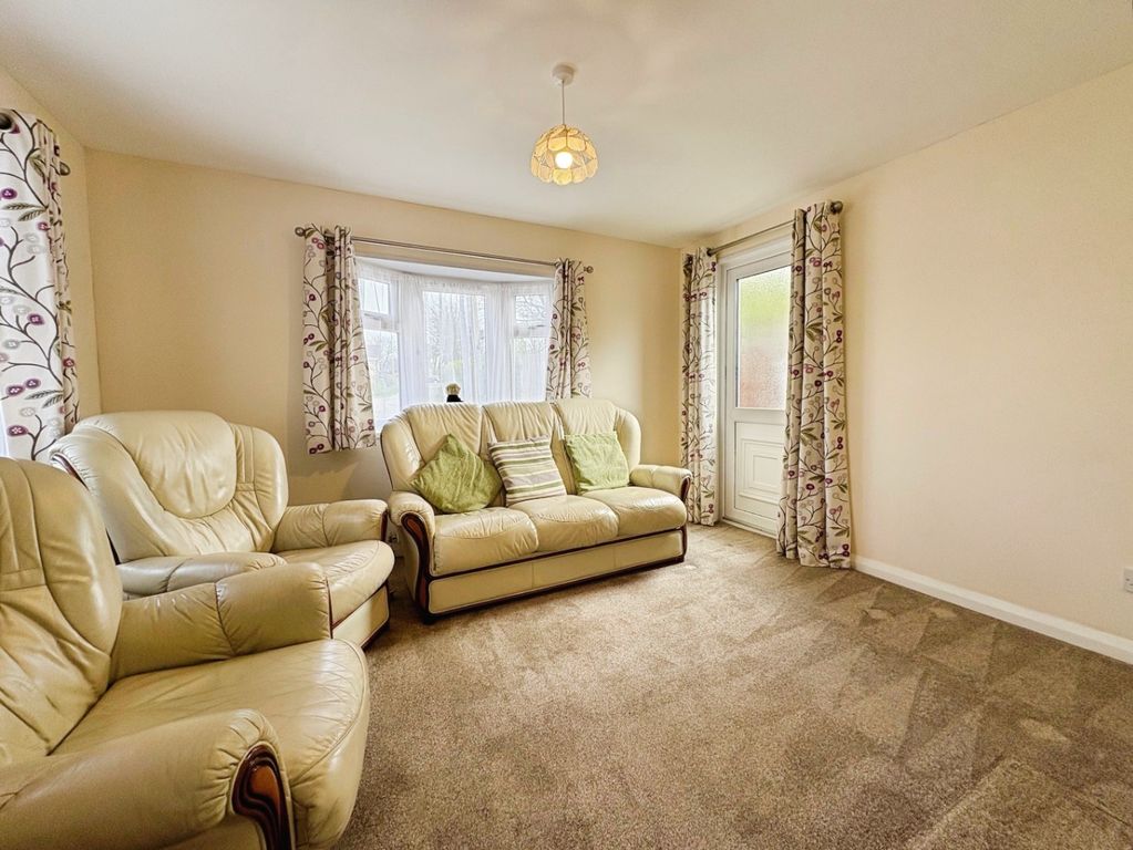 Property photo 2 of 12 4975932