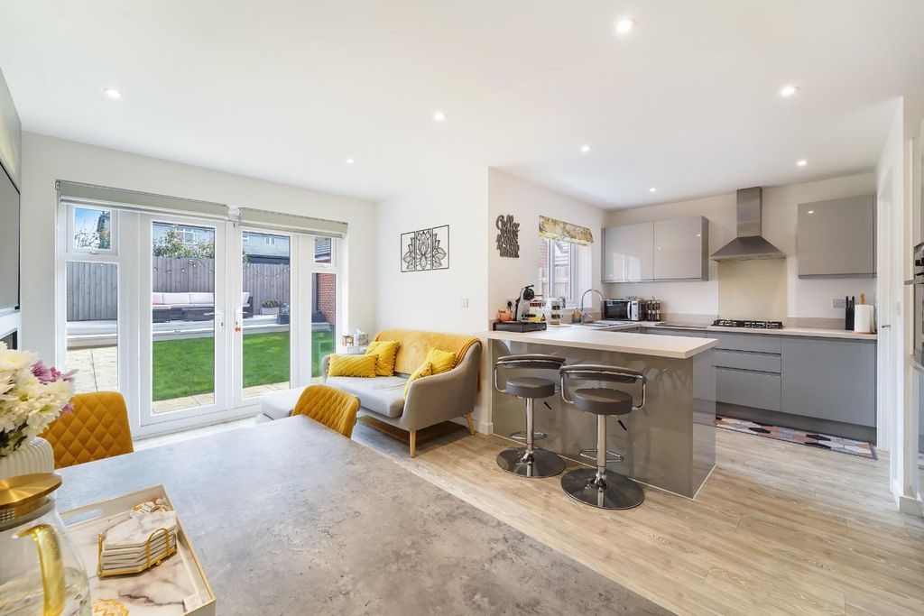 Property photo 3 of 13 Dante Way