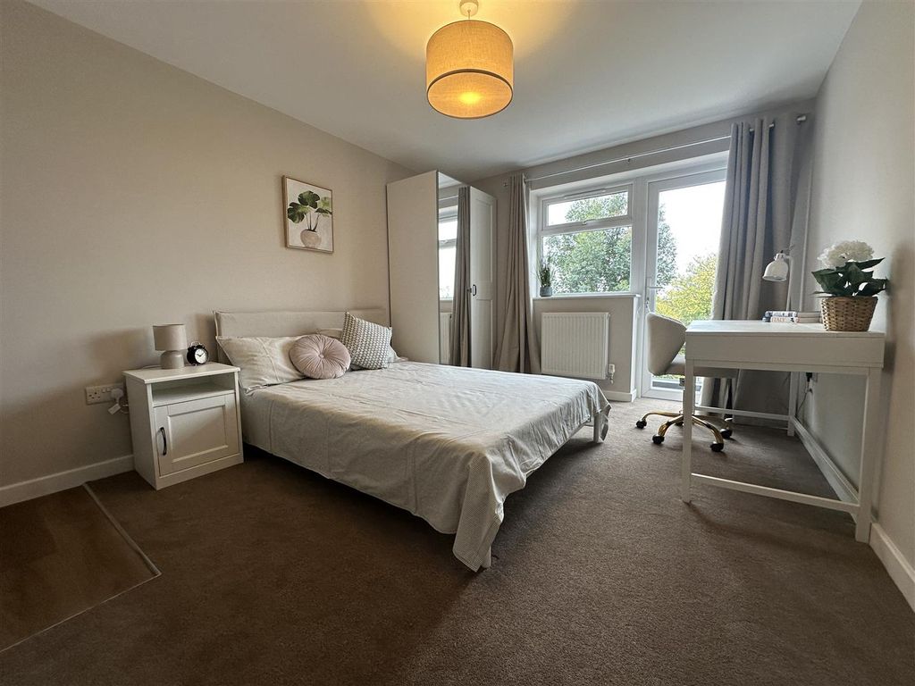 Property photo 2 of 12 Bedroom 3