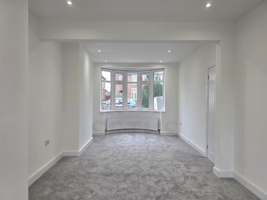 Property photo 2 of 9 Through Lounge