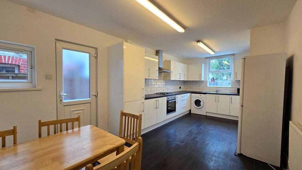 Property photo 1 of 9 Kitchen Diner