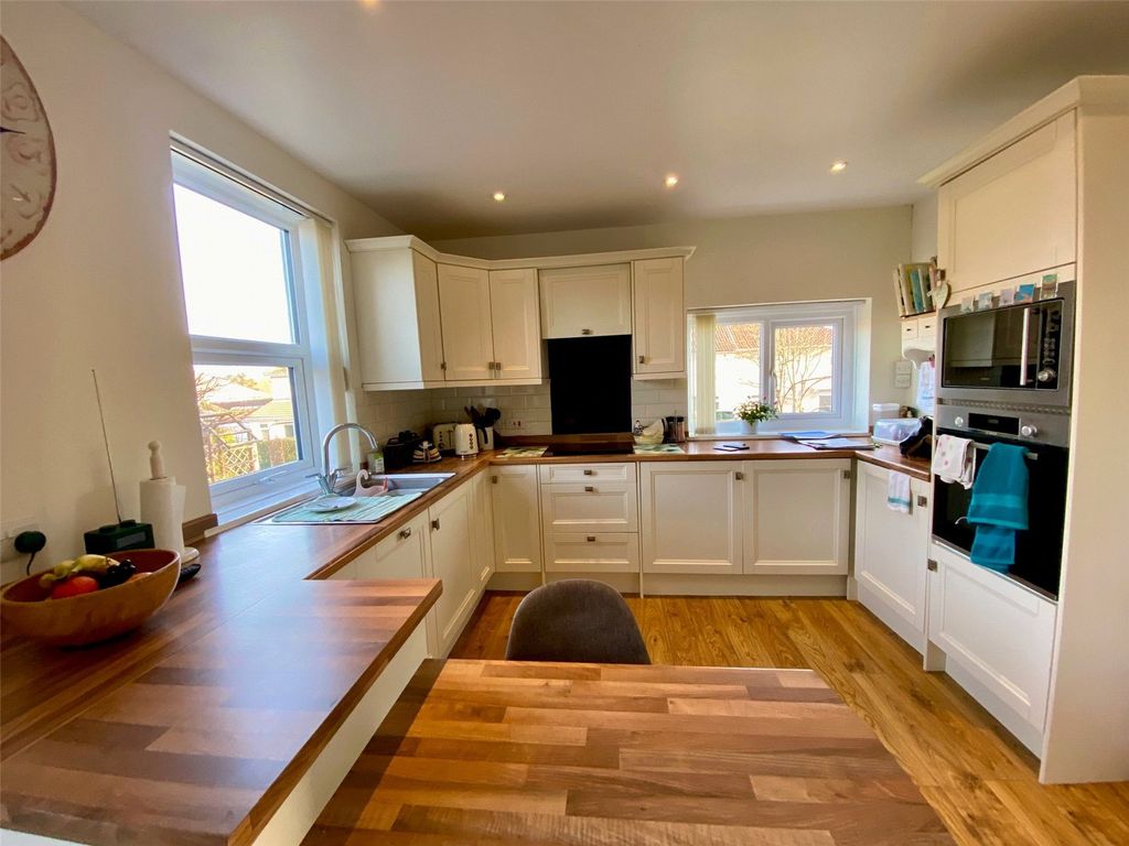 Property photo 2 of 21 Picture No. 16