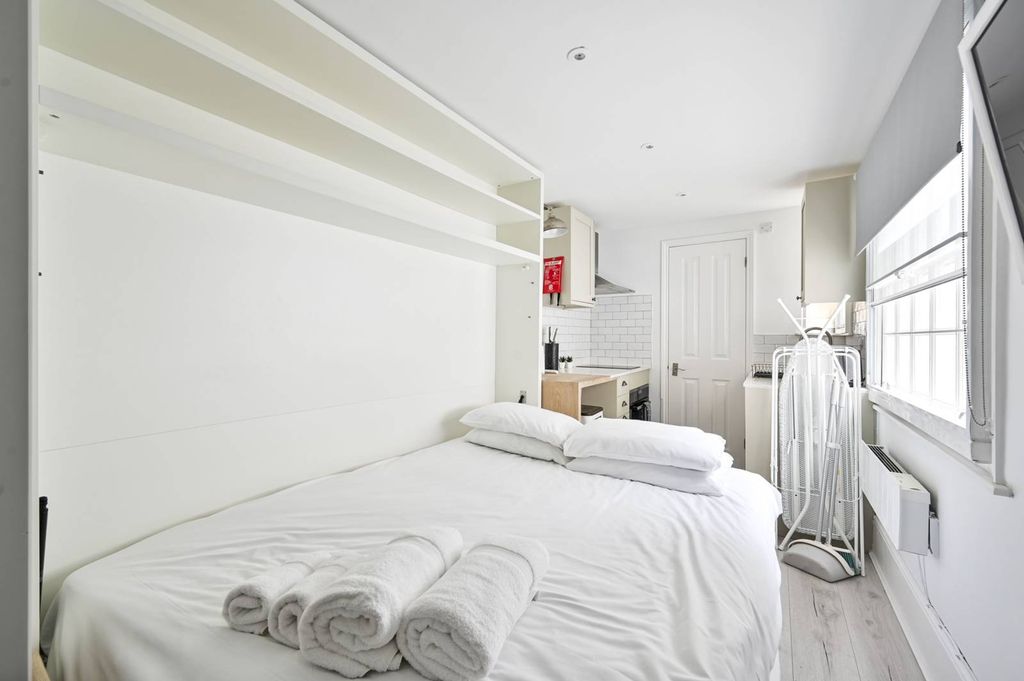 Property photo 1 of 5