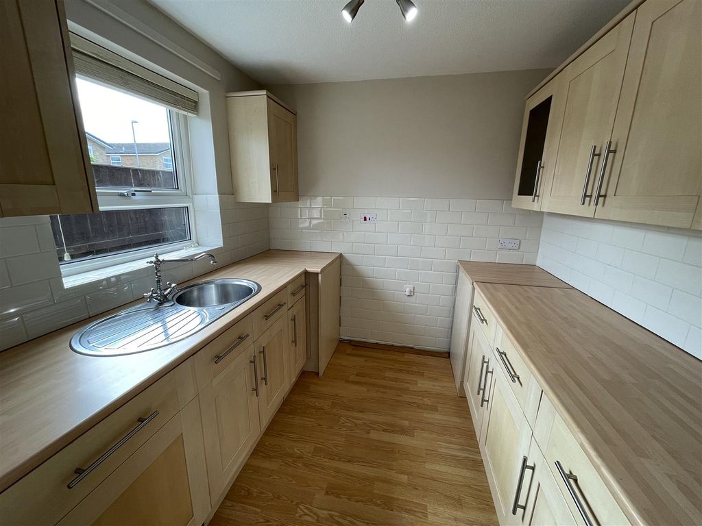 Property photo 3 of 13 Kitchen