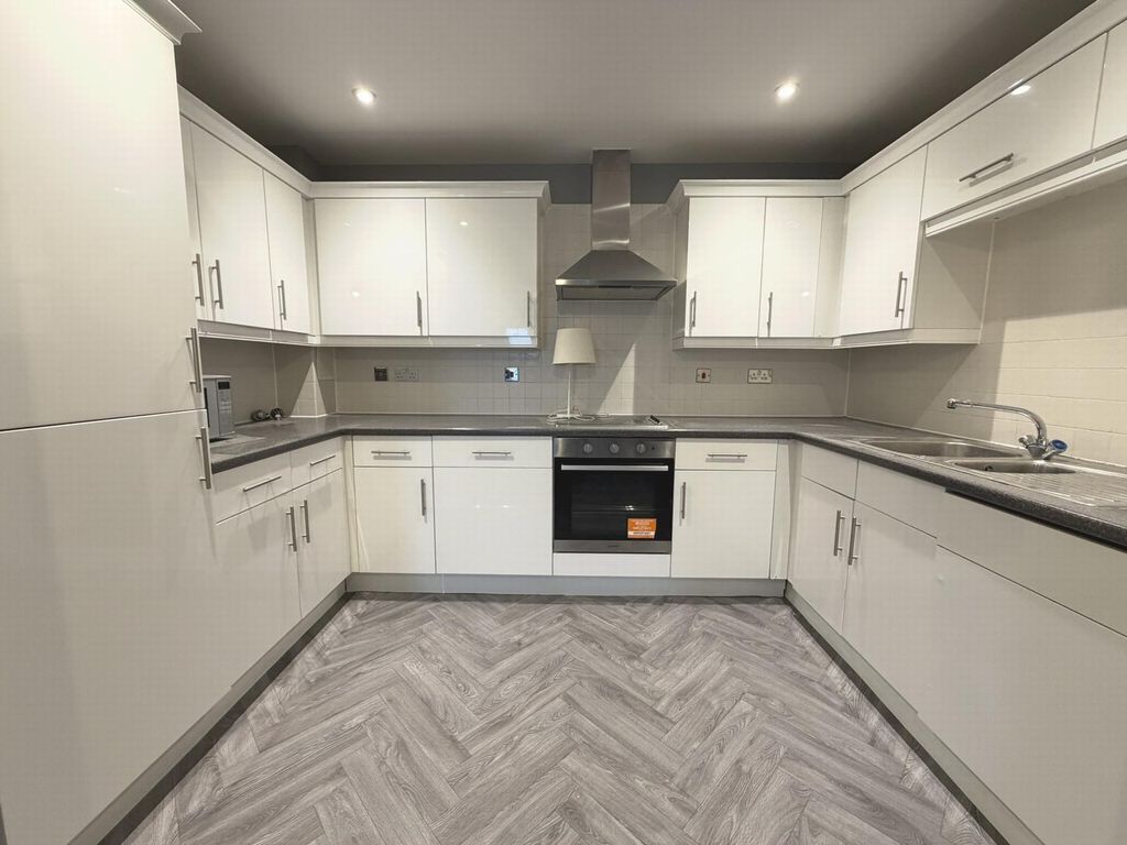 Property photo 3 of 10 Kitchen