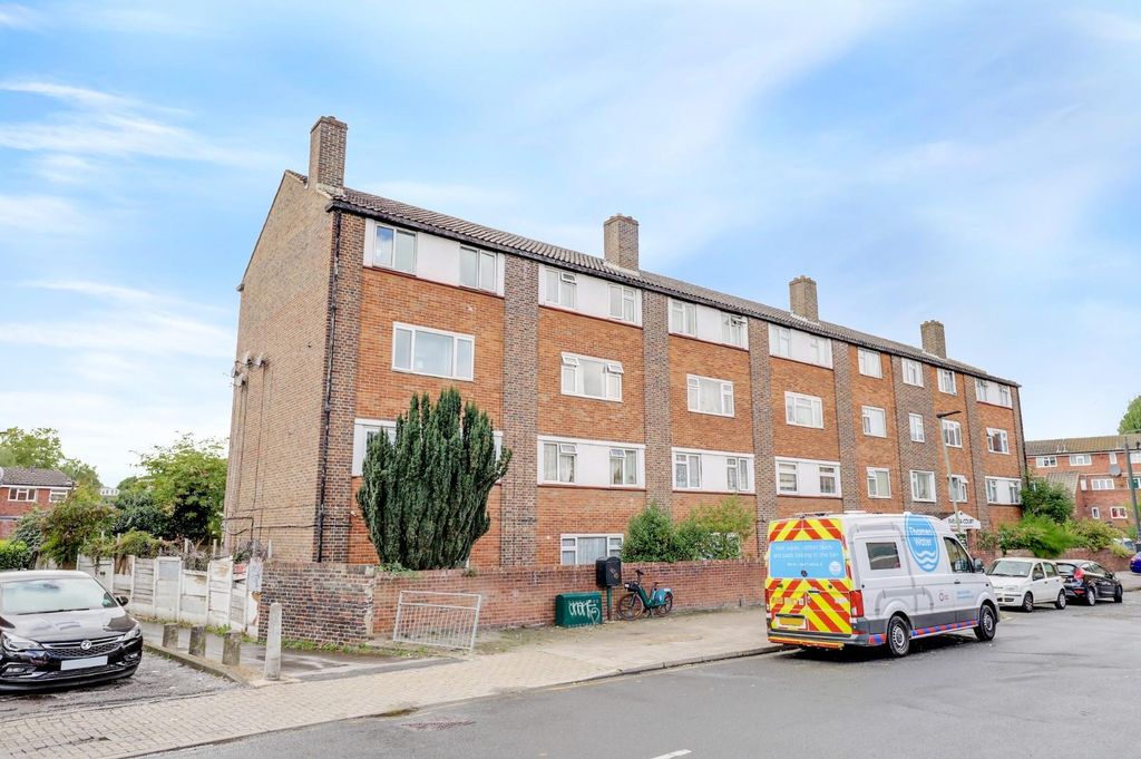 Property photo 2 of 11 01-890Ajhpropwpen - 14 Evelina Court - 43.Jpg